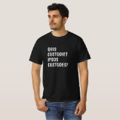 Quis custodiet ipsos custodes? t-shirt (Voorkant volledig)