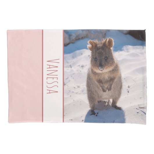 Quokka op het strand Australië, Roze meisjes Kussensloop (Voorkant)