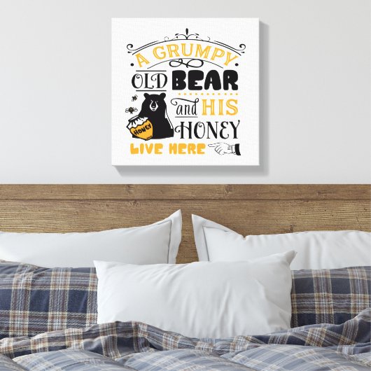 Quote A grumpy old beer en zijn honing wonen hier Canvas Afdruk (Insitu (Slaapkamer))