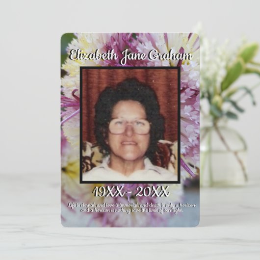 Quote Foto Spider Mums Bloemen Achtergrond Begrafe Programmakaart (Staand voorkant)