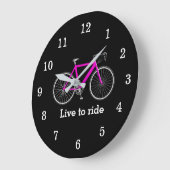 Quote met roze fiets op zwart grote klok (Hoek)