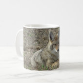 R22 Coyote Liggend Koffiemok (Voorkant links)