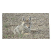 R22 Coyote Liggend Kussensloop (Achterkant)