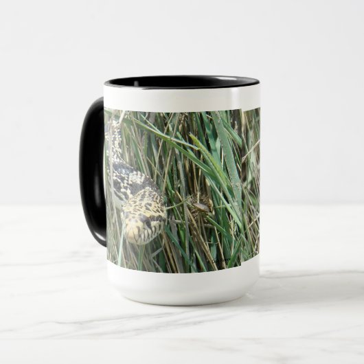 R4 Bull Snake in het gras Mok (Voorkant links)