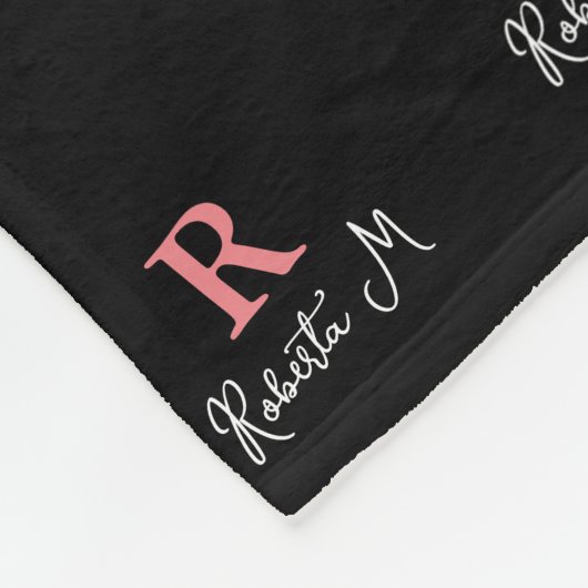 R /custom/ Roze Monogram gestempeld allover Zwart Fleece Deken (Hoek)