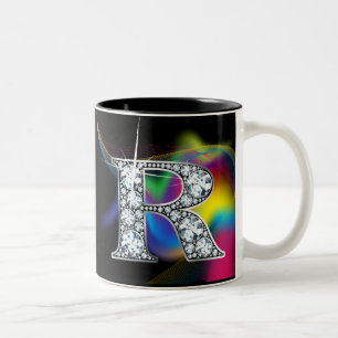 "R" Diamond Bling op de Mok van de regenboogwervel