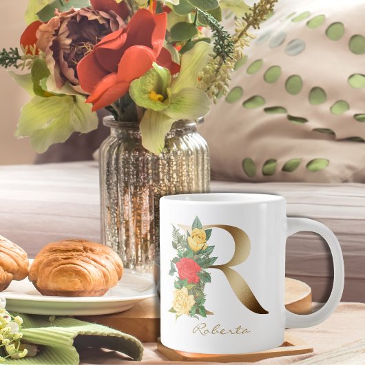 R Letter Gold Monogram Yellow Red Roses Floral Grote Koffiekop