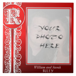 R Monogram "White Lace on Red" met foto — Tegel Tegeltje