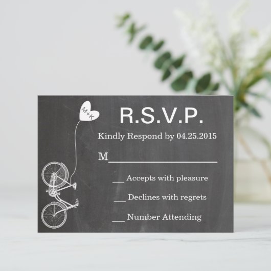 R.S.V.P. Chalkboard Wedding Invite Bike and Heart Kaart (Staand voorkant)