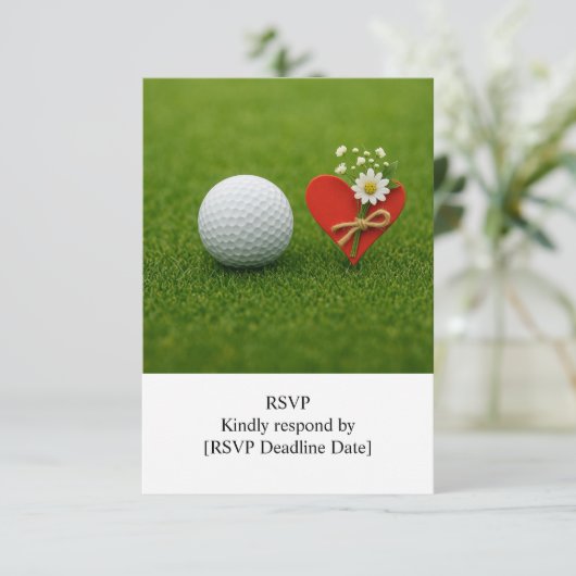 R.S.V.P. GOLF Bruiloft met golfbal op green RSVP Kaartje (Staand voorkant)