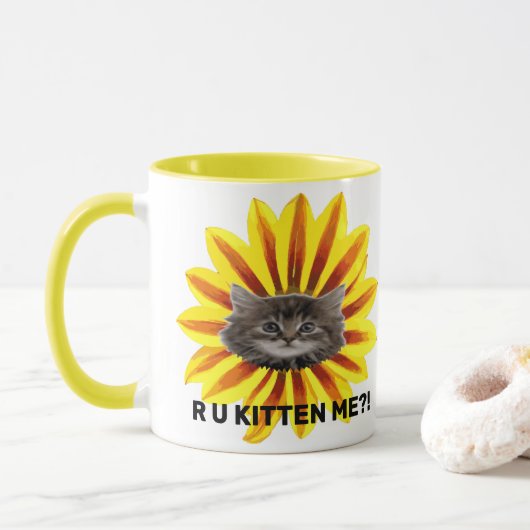 R U KITTEN ME?! Zonnebloem Katje Gezicht Humor Mok (Met donut)