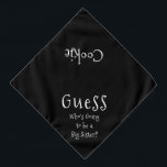 Raad eens wie een grote zuster Black Dog wordt Bandana<br><div class="desc">Witte banaan, met schattige, grappige, sms-mededeling... Raad eens wie een grote zuster wordt? Omdat je huisdier ook deel uitmaakt van de familie! Ideaal voor het aankondigen van een nieuw huisdier of een nieuw baby! De achtergrondkleur is aanpasbaar aan elke kleur die u wilt, evenals de lettertypestijl, -grootte en/of -kleur... mocht...</div>