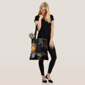 Raaf in de bibliotheek tote bag (Op model)