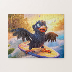 Raaf surft op tropisch strand met uitgespreide vle legpuzzel