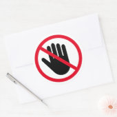 Raak het waarschuwingssymbool voor verboden handma ronde sticker (Envelop)