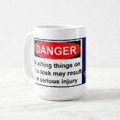 Raak niets aan op mijn bureau! koffiemok (Voorkant links)