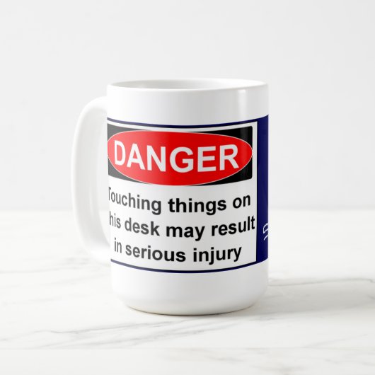 Raak niets aan op mijn bureau! koffiemok (Voorkant links)
