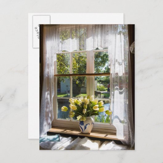 Raam met loopgordijn en tulpen briefkaart (Voorkant / Achterkant)