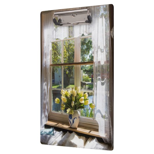 Raam met loopgordijn en tulpen klembord (Links)