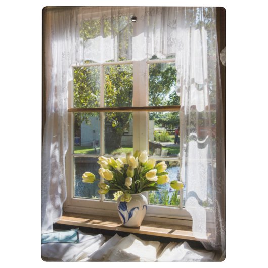 Raam met loopgordijn en tulpen klembord (Achterkant)