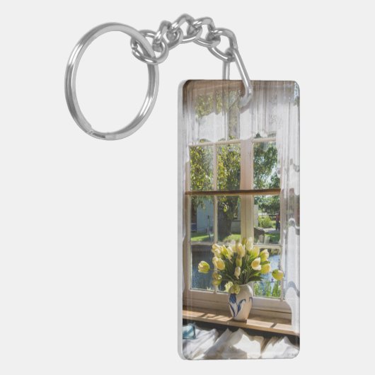Raam met loopgordijn en tulpen sleutelhanger (Voorkant Links)