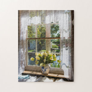 Raam met vitrage gordijn en tulpen legpuzzel