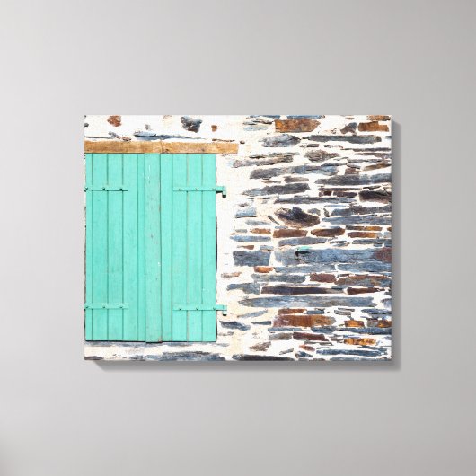 Raamluiken op een rustiek rotsmuur canvas afdruk (Voorkant)
