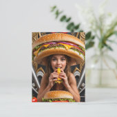 Raar Surreal Meisje met een Cheeseburger Pet Briefkaart (Staand voorkant)