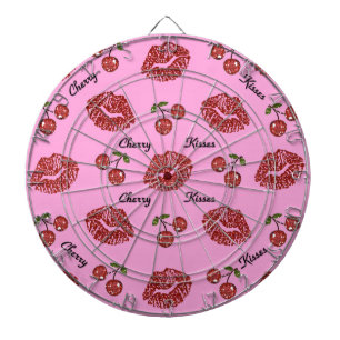 RAB Rockabilly Cherry Kisses op roze Dartbord