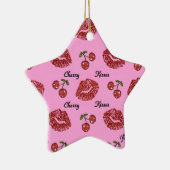 RAB Rockabilly Cherry Kisses op roze Keramisch Ornament (Rechts)