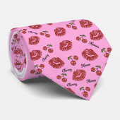 RAB Rockabilly Cherry Kisses op roze Stropdas (Opgerold)