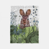 Rabbit in a Cabbage Patch Fleece Deken (Voorkant)