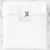 Rabbit Peeking Over a Snowdrift Vierkante Sticker (Tas)