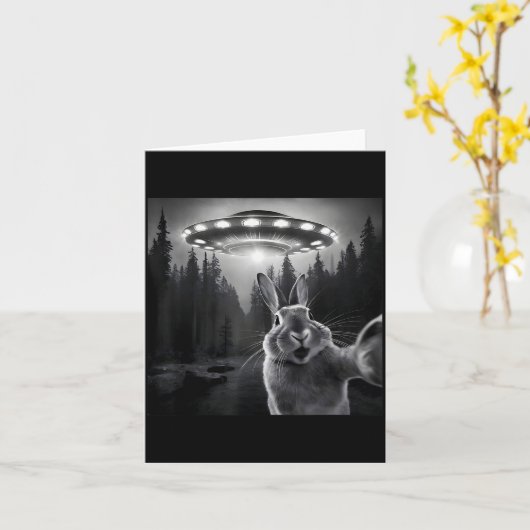 Rabbit Selfie With Ufo - Funny Bunny Graphic Alien Kaart (Gele Bloem)