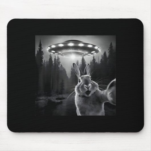 Rabbit Selfie With Ufo - Funny Bunny Graphic Alien Muismat (Voorkant)