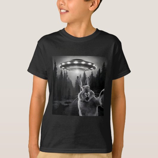Rabbit Selfie With Ufo - Funny Bunny Graphic Alien T-shirt (Voorkant)