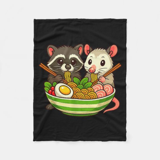 Raccoon And Ossum Eating Ramen Noodles Fleece Deken (Voorkant)