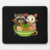 Raccoon And Ossum Eating Ramen Noodles Muismat (Voorkant)