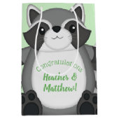 Raccoon Baby shower Green Medium Cadeauzakje (Voorkant)