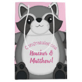 Raccoon Baby shower Roze Medium Cadeauzakje (Voorkant)