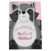 Raccoon Baby shower Roze Medium Cadeauzakje (Achterkant)