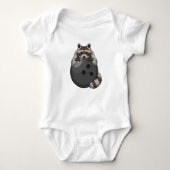 Raccoon bij Bowling met Bowling ball Romper (Voorkant)