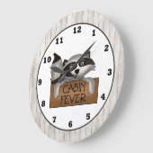 Raccoon Cabin Fever wandklok (Hoek)