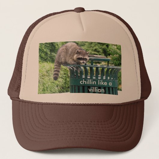 raccoon , chillin als een villiaan trucker pet (Voorkant)