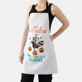 Raccoon Dancing Halloween Pumpkin Party Schort (Insitu)