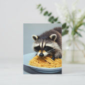 Raccoon Eating Spaghetti Briefkaart (Staand voorkant)
