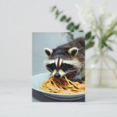 Raccoon Eating Spaghetti Briefkaart (Staand voorkant)