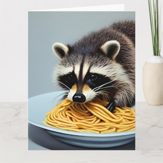 Raccoon Eating Spaghetti Wenskaart Kaart (Voorkant)