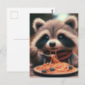 Raccoon Eats Spaghetti Briefkaart (Voorkant / Achterkant)
