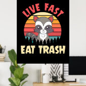 Raccoon Lover Live Fast Eat Trash Poster (Thuiskantoor)